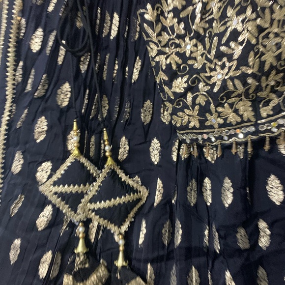 Silk lengha in size 38 - Picture 4 of 8